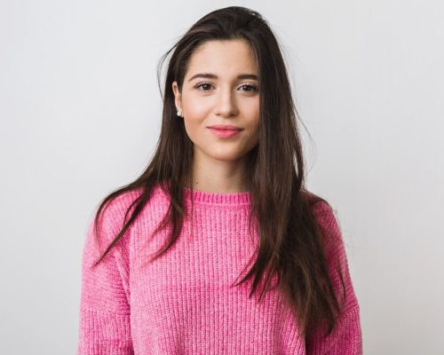 mujer-joven-hermosa-sueter-rosa-calido-aspecto-natural-sonriente-retrato-aislado-cabello-largo_285396-896 mujer-joven-hermosa-sueter-rosa-calido-aspecto-natural-sonriente-retrato-aislado-cabello-largo_285396-896